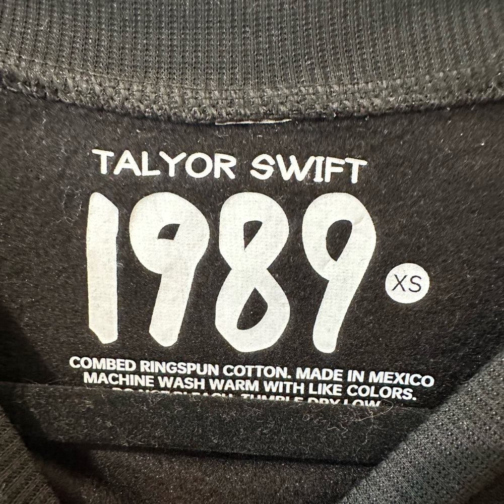 Official Taylor Swift 1989 Taylor's Version Cropped Black Long Sleeve Sweatshirt - Picture 3 of 3